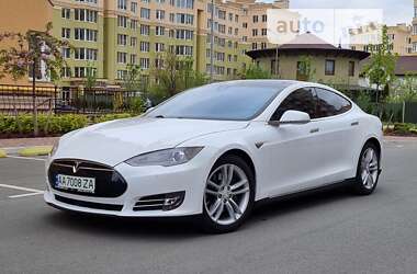 Лифтбек Tesla Model S 2015 в Львове