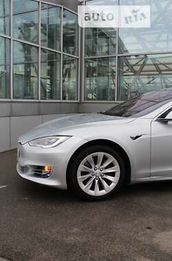 Лифтбек Tesla Model S 2017 в Киеве