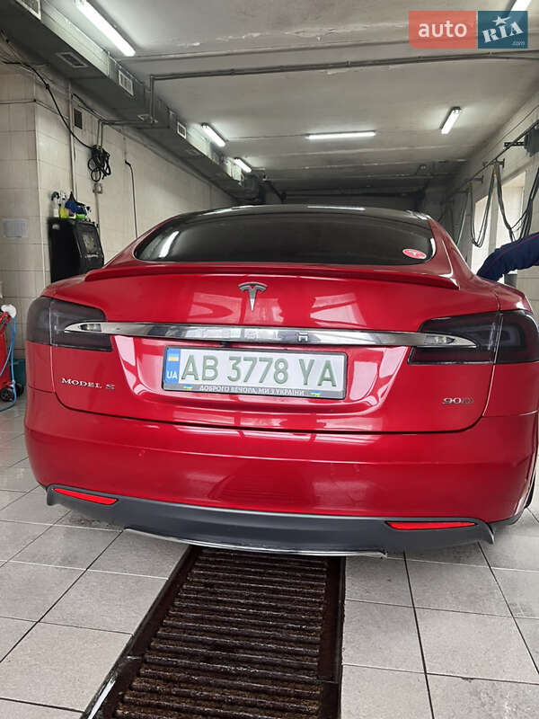 Лифтбек Tesla Model S 2015 в Виннице