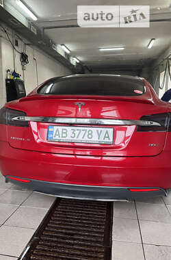 Лифтбек Tesla Model S 2015 в Виннице