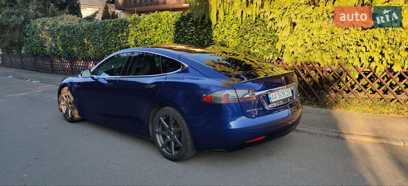Лифтбек Tesla Model S 2017 в Вижнице