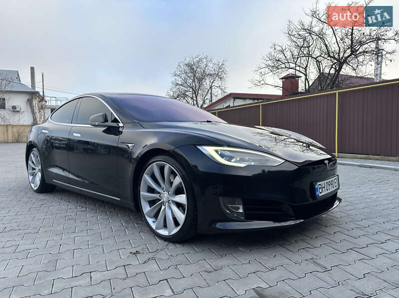 Лифтбек Tesla Model S 2017 в 