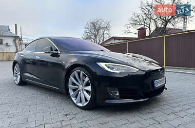 Лифтбек Tesla Model S 2017 в 