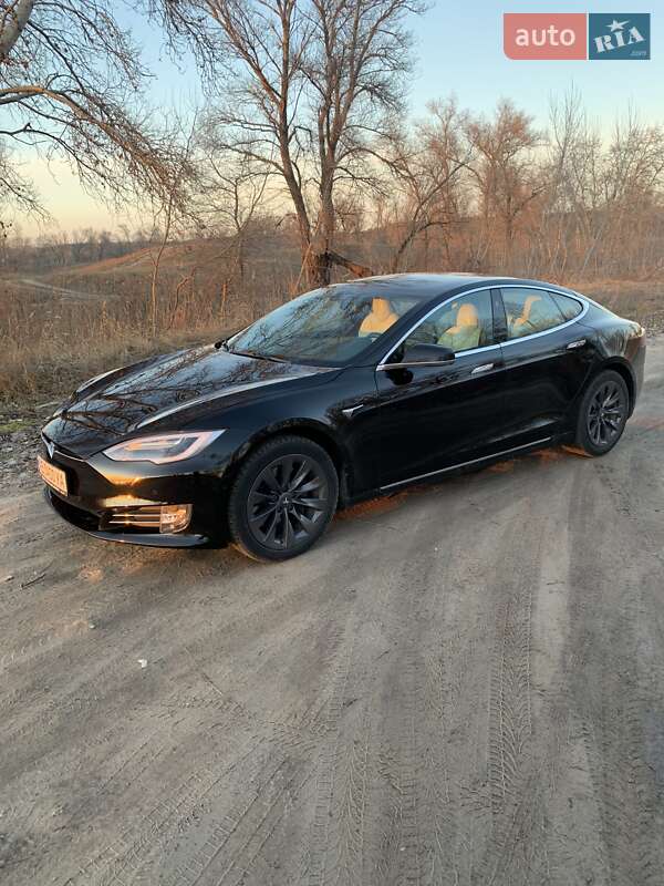 Лифтбек Tesla Model S 2019 в Каменском