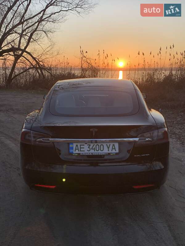 Лифтбек Tesla Model S 2019 в Каменском