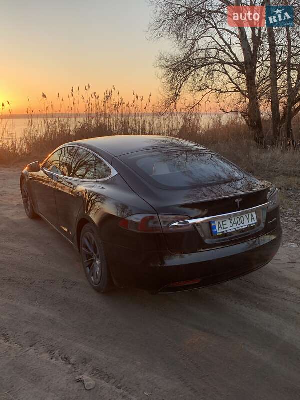 Лифтбек Tesla Model S 2019 в Каменском