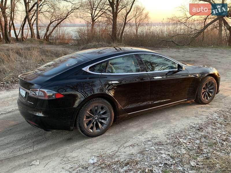 Лифтбек Tesla Model S 2019 в Каменском
