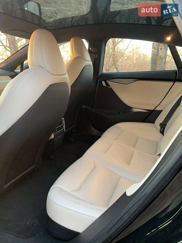 Лифтбек Tesla Model S 2019 в Каменском