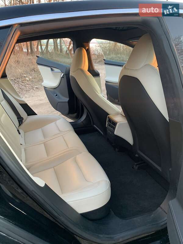 Лифтбек Tesla Model S 2019 в Каменском
