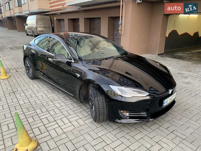 Ліфтбек Tesla Model S 2019 в Кам'янському