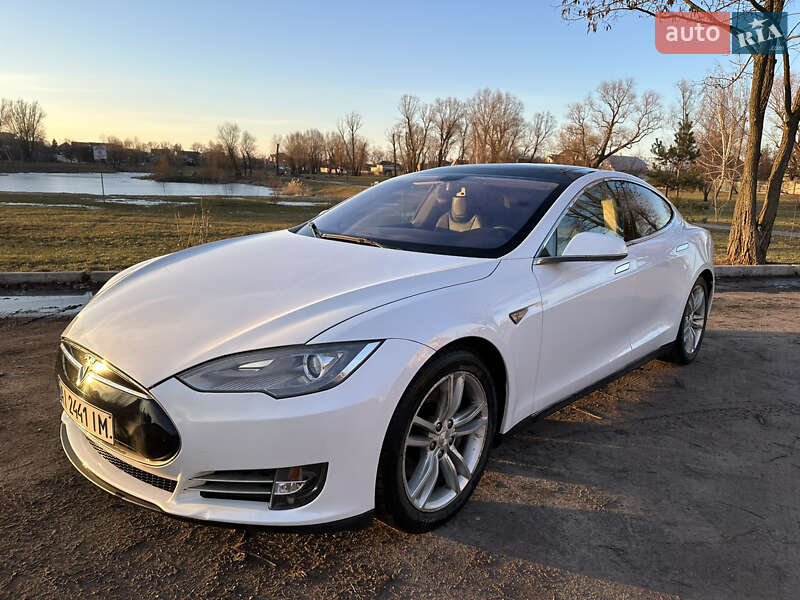 Лифтбек Tesla Model S 2013 в Киеве