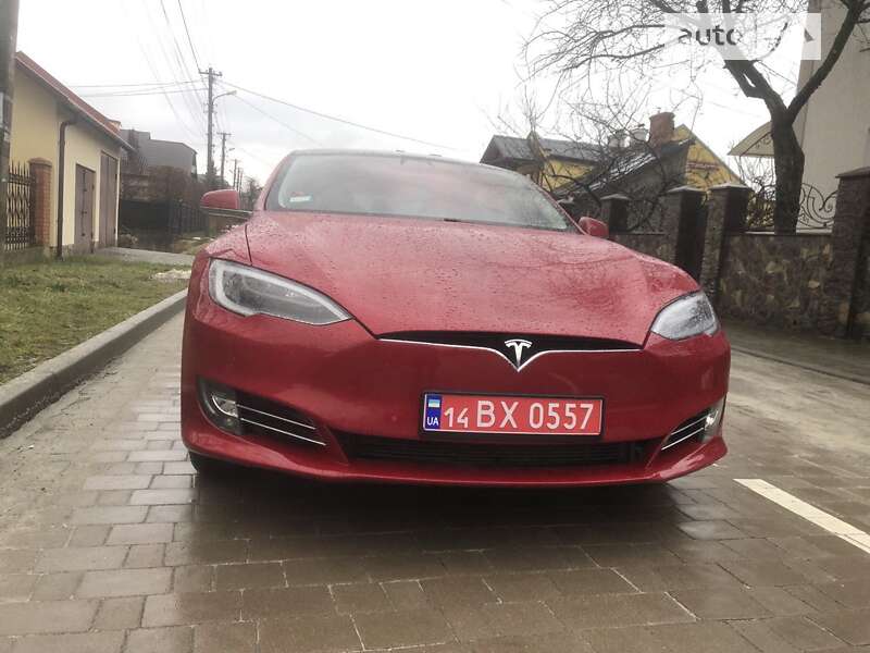 Лифтбек Tesla Model S 2017 в Львове