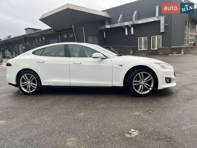 Лифтбек Tesla Model S 2014 в Тернополе
