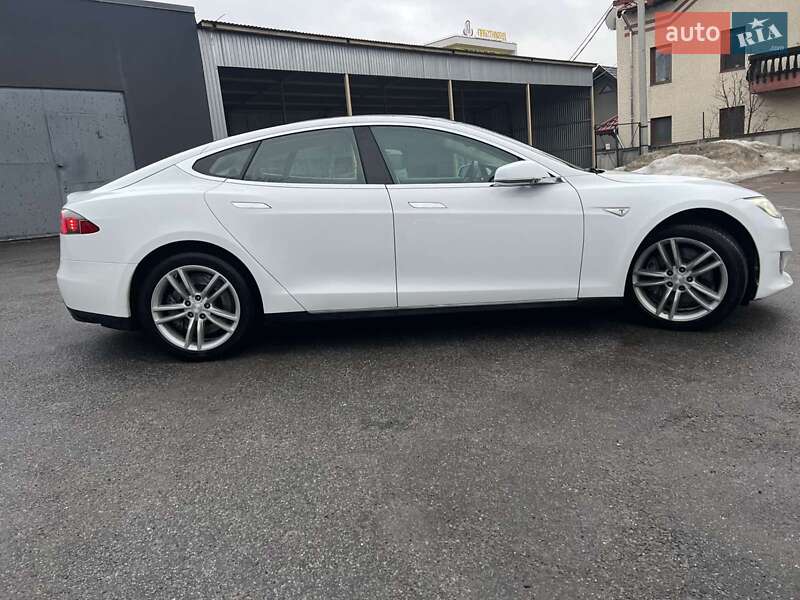 Лифтбек Tesla Model S 2014 в Тернополе
