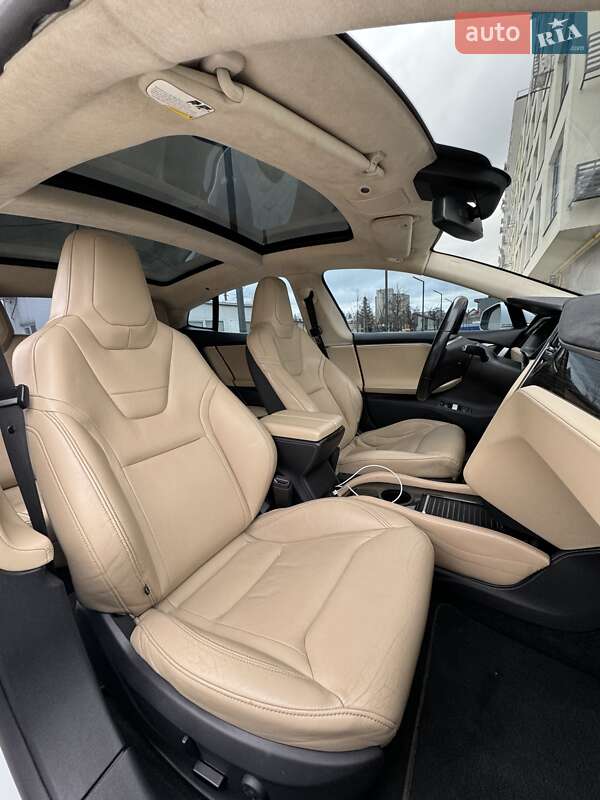 Лифтбек Tesla Model S 2014 в Львове