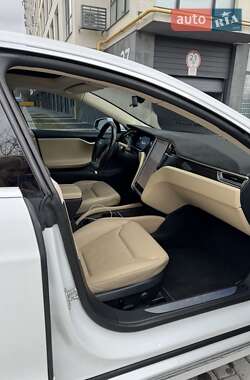 Лифтбек Tesla Model S 2014 в Львове