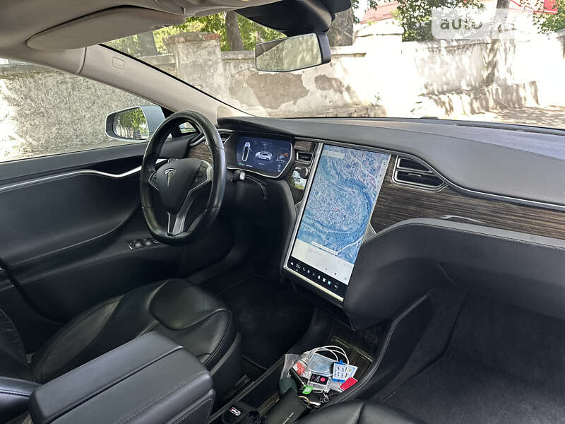 Лифтбек Tesla Model S 2015 в Каменец-Подольском
