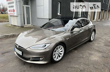 Лифтбек Tesla Model S 2016 в Днепре