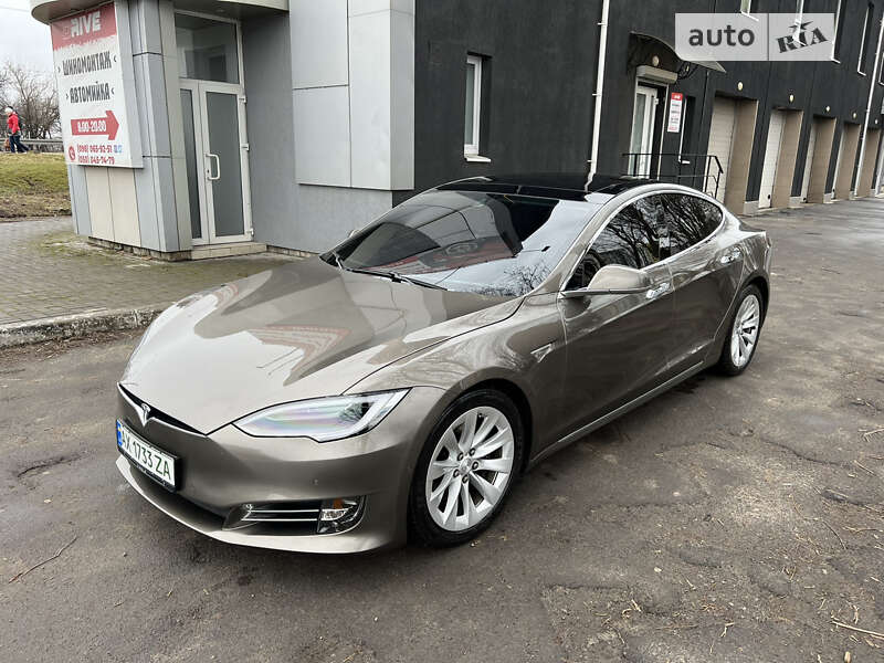 Лифтбек Tesla Model S 2016 в Днепре