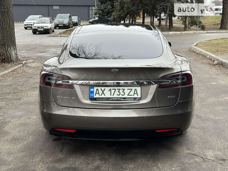 Лифтбек Tesla Model S 2016 в Днепре
