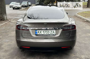 Ліфтбек Tesla Model S 2016 в Дніпрі