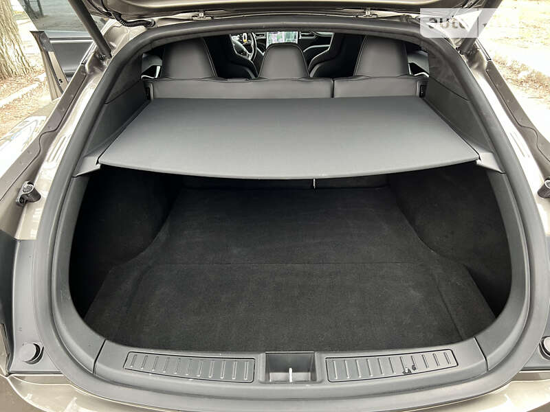 Лифтбек Tesla Model S 2016 в Днепре фото 15 Лифтбек Tesla Model S 2016 в Днепре