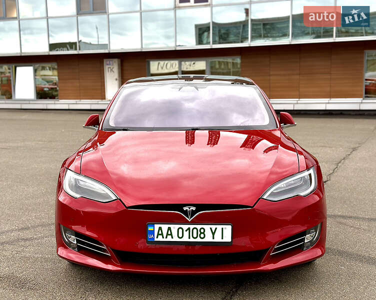 Лифтбек Tesla Model S 2018 в Киеве