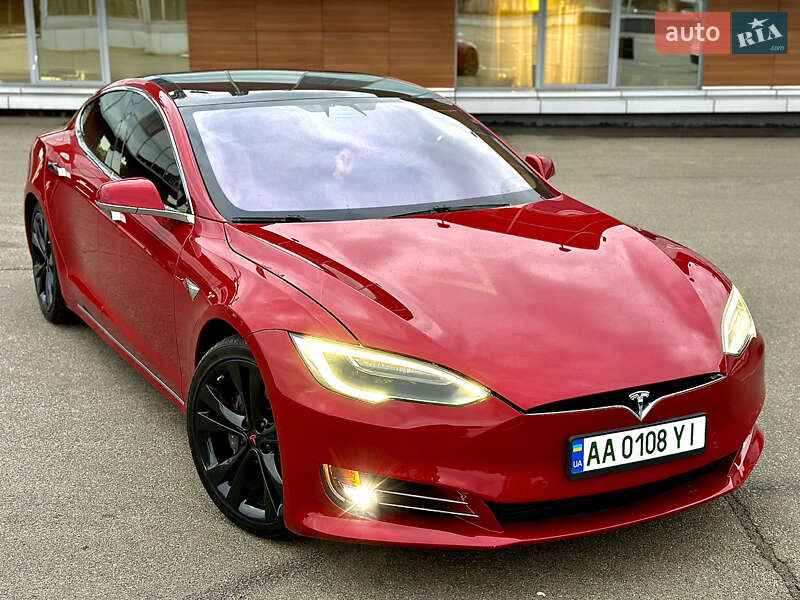 Лифтбек Tesla Model S 2018 в Киеве