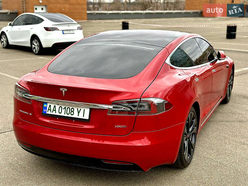 Лифтбек Tesla Model S 2018 в Киеве