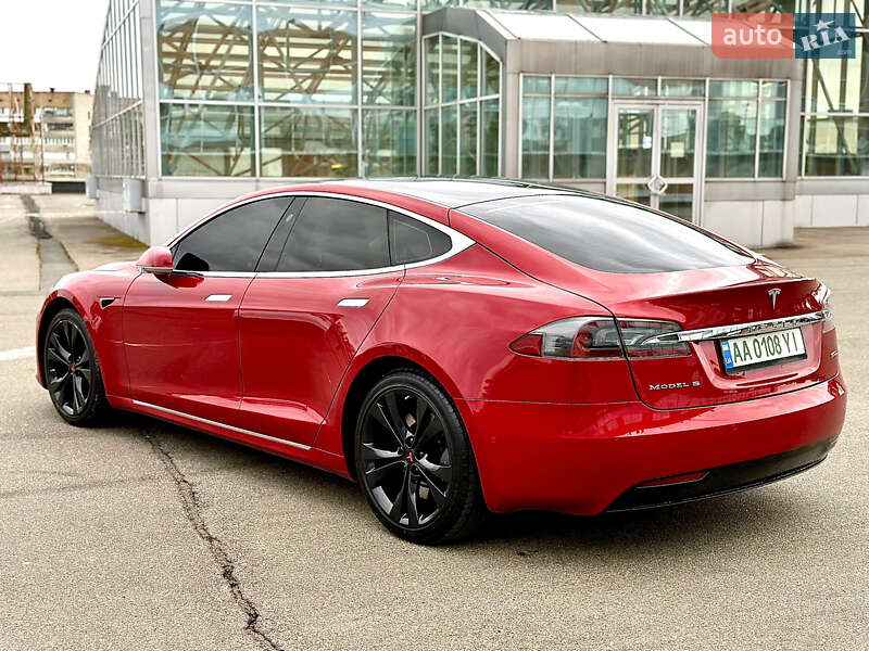 Лифтбек Tesla Model S 2018 в Киеве