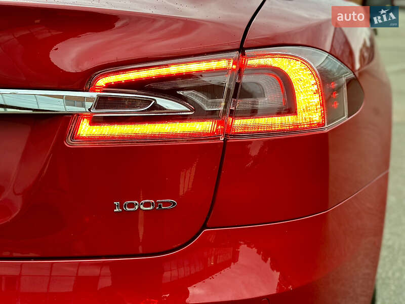 Лифтбек Tesla Model S 2018 в Киеве