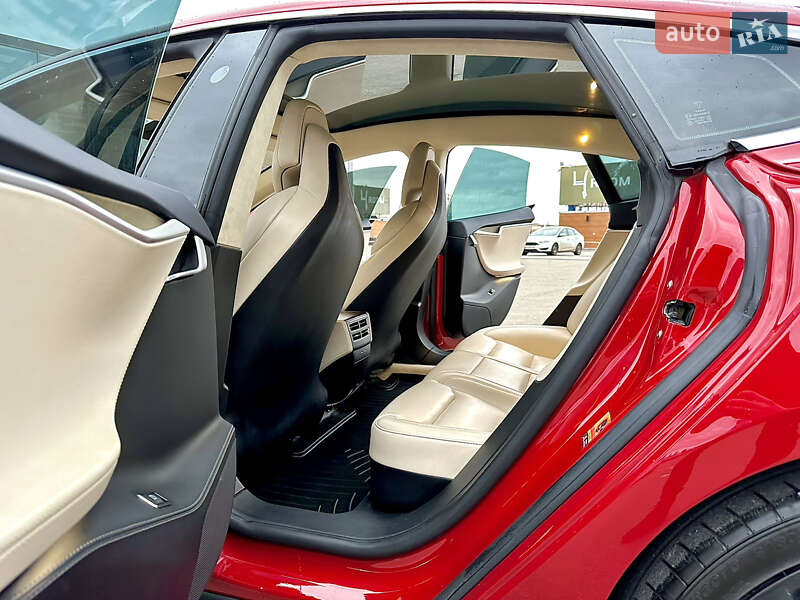 Ліфтбек Tesla Model S 2018 в Києві