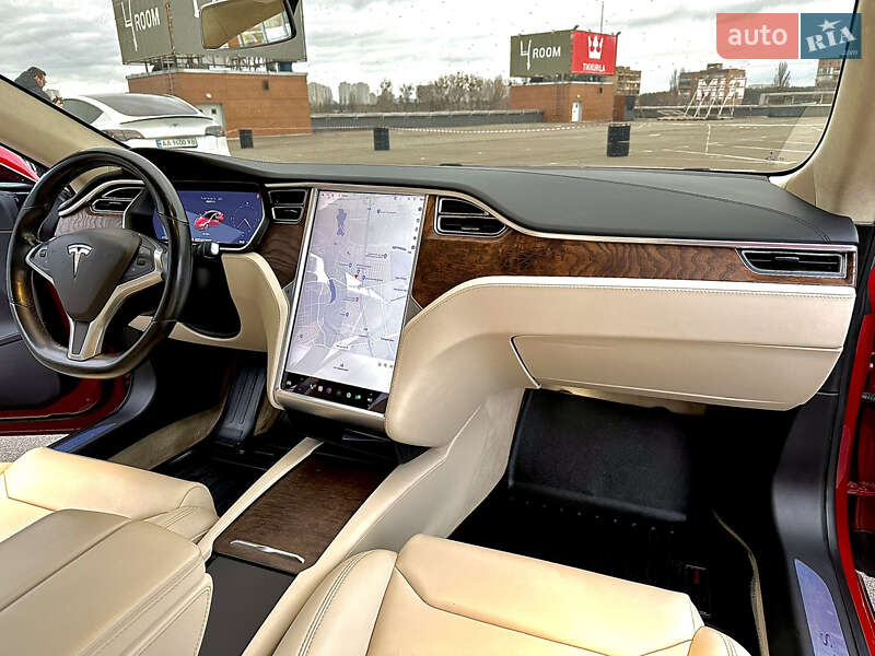 Лифтбек Tesla Model S 2018 в Киеве