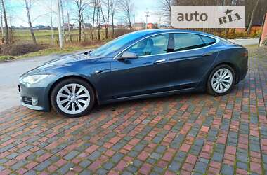 Лифтбек Tesla Model S 2017 в Нетешине