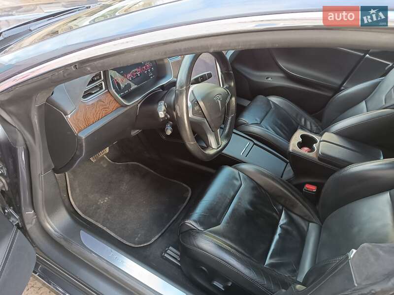 Лифтбек Tesla Model S 2017 в Хмельницком