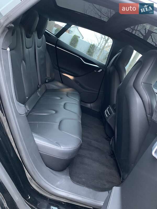 Лифтбек Tesla Model S 2015 в Киеве