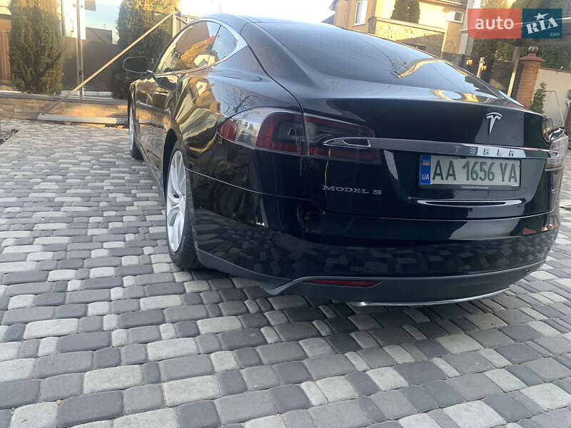 Лифтбек Tesla Model S 2015 в Киеве