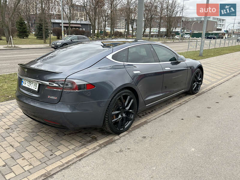 Лифтбек Tesla Model S 2018 в Киеве
