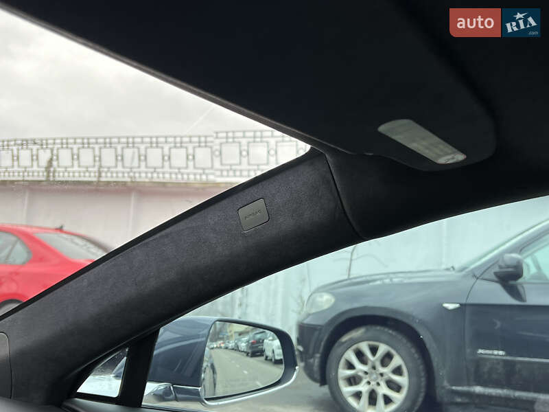 Лифтбек Tesla Model S 2018 в Киеве