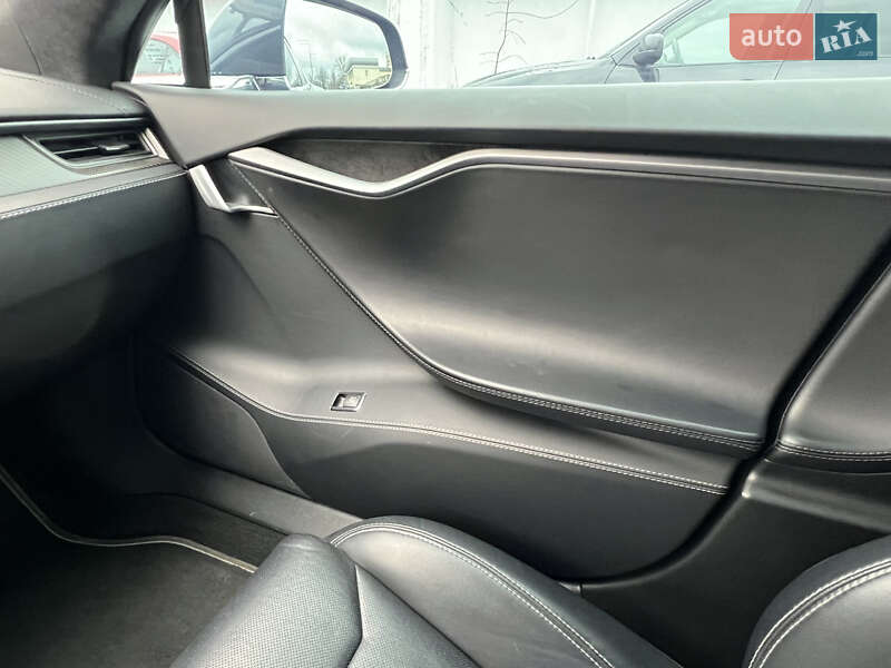 Лифтбек Tesla Model S 2018 в Киеве