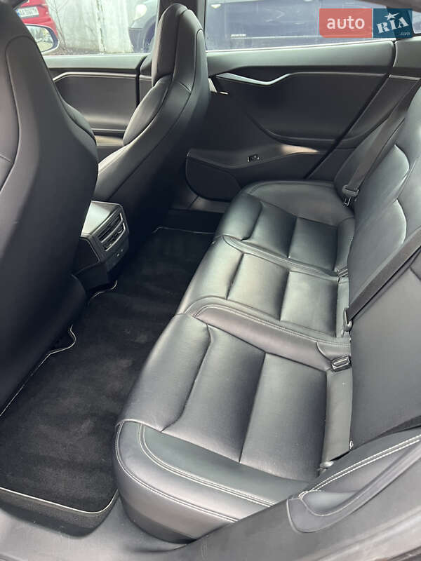 Лифтбек Tesla Model S 2018 в Киеве