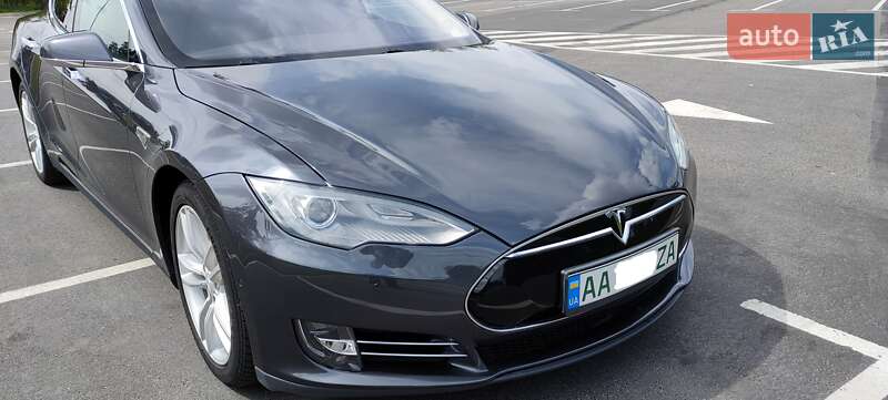 Ліфтбек Tesla Model S 2015 в Києві