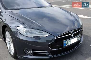 Лифтбек Tesla Model S 2015 в Киеве