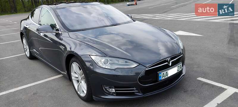 Tesla Model S 2015