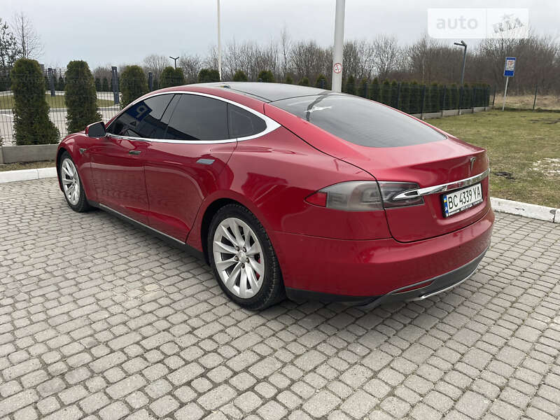 Лифтбек Tesla Model S 2014 в Львове