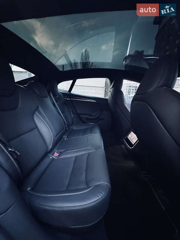 Лифтбек Tesla Model S 2021 в Киеве