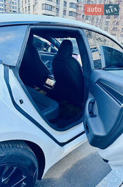 Лифтбек Tesla Model S 2021 в Киеве