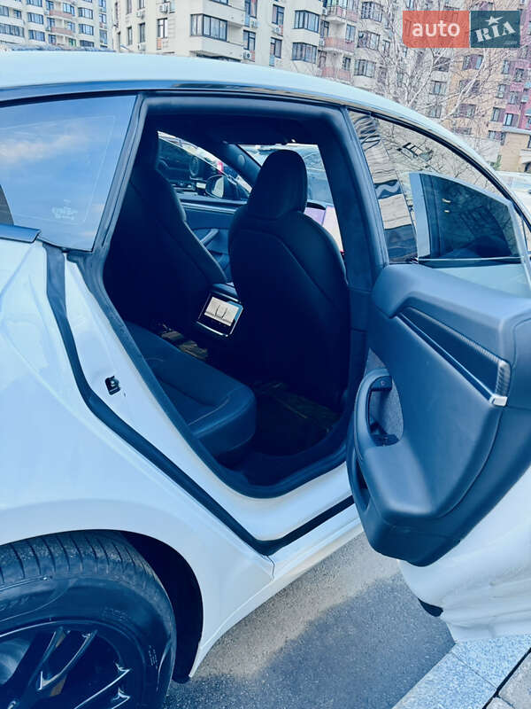 Лифтбек Tesla Model S 2021 в Киеве