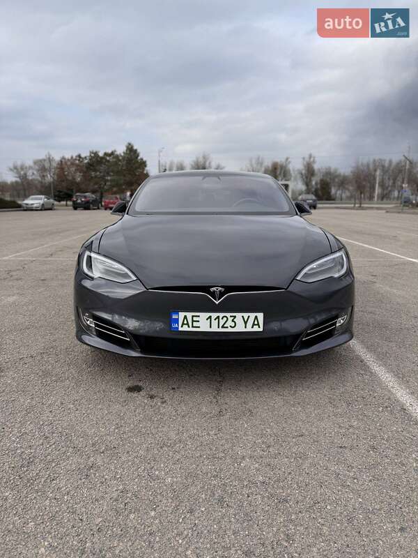 Лифтбек Tesla Model S 2018 в Днепре