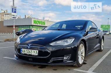 Лифтбек Tesla Model S 2016 в Киеве